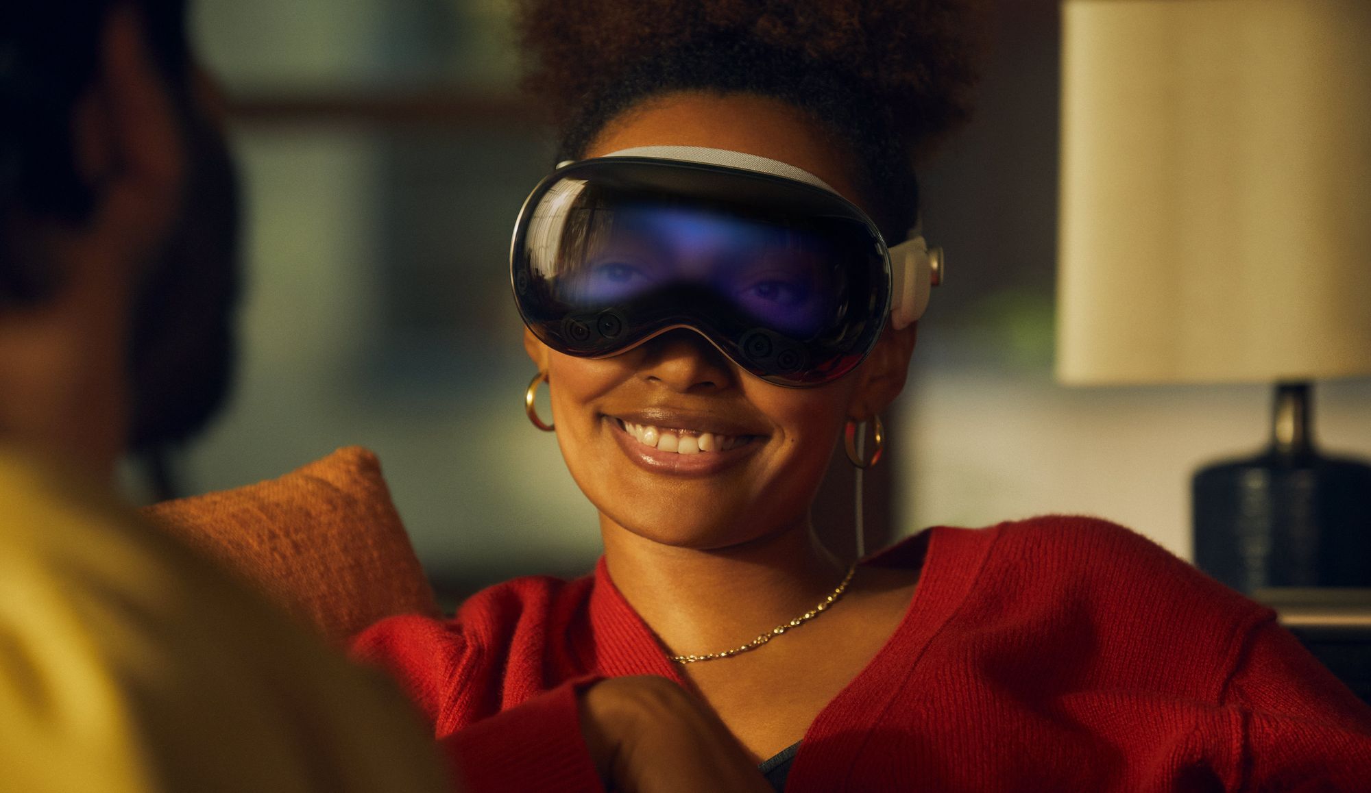 A women wearing the Apple headset